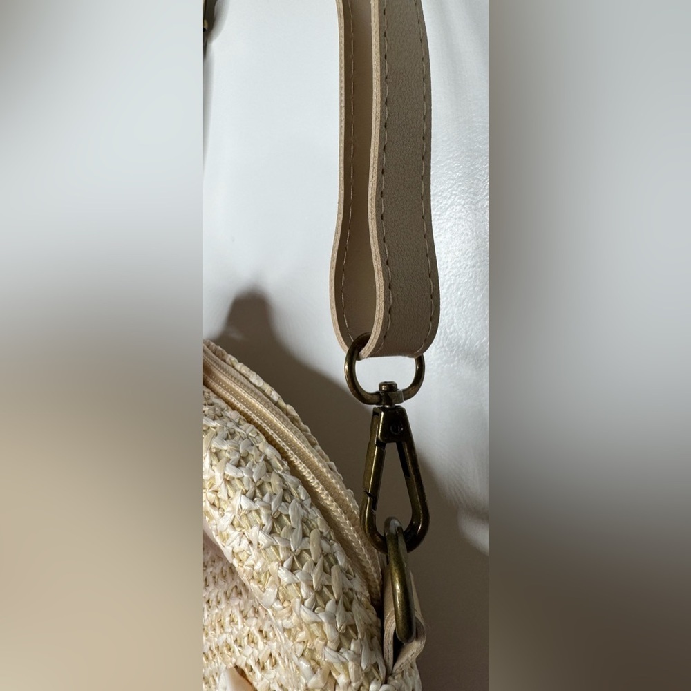 Beige Woven Crossbody Bag with Shell Accents summer - Picture 4 of 6